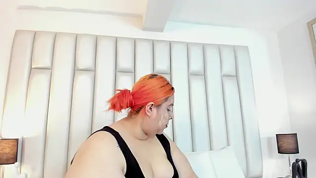 aandreaperez online show from October 7, 2025, 11:40 am