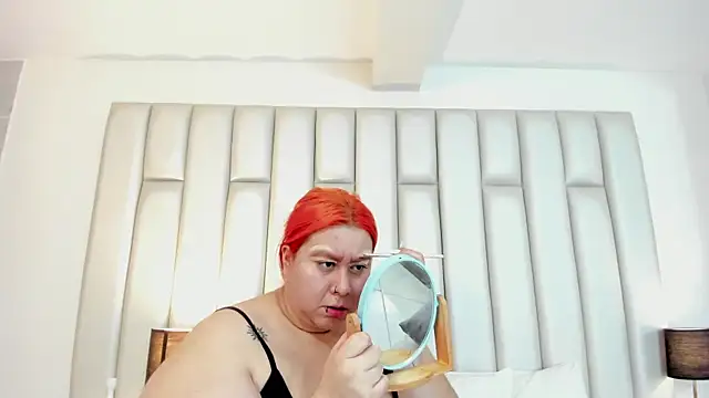 aandreaperez online show from November 10, 2025, 11:53 am