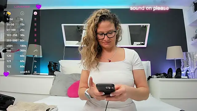 Snapshot of izzy-mendosa chatting on January 28, 2025, 11:17 am izzy-mendosa online show from January 28, 2025, 11:17 am