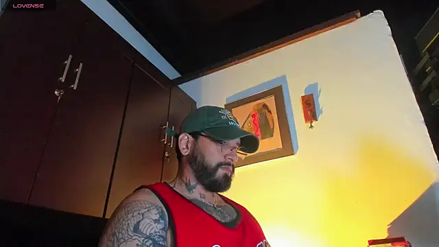 Snapshot of CamiloGray_ chatting on April 25, 2026, 12:30 pm CamiloGray online show from April 25, 2026, 12:30 pm