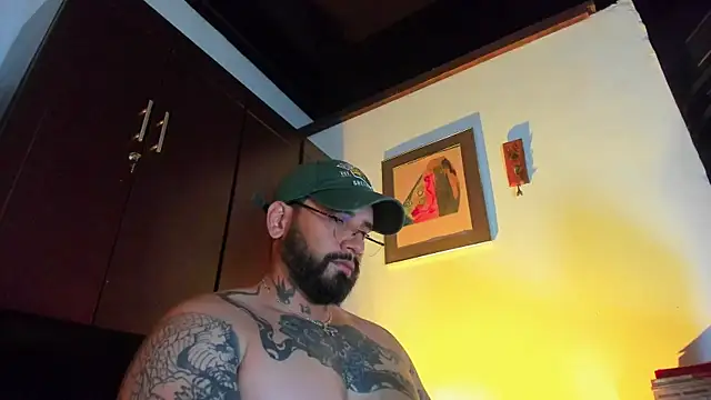 Snapshot of CamiloGray_ chatting on May 15, 2026, 2:02 pm CamiloGray online show from May 15, 2026, 2:02 pm