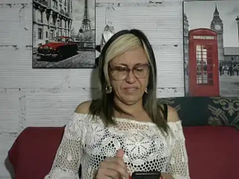 Snapshot of divahot08 chatting on December 12, 2024, 2:33 pm divahot08 online show from December 12, 2024, 2:33 pm