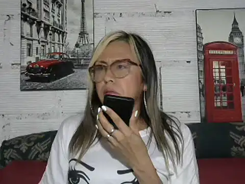 Snapshot of divahot08 chatting on January 6, 2025, 10:05 pm divahot08 online show from January 6, 2025, 10:05 pm