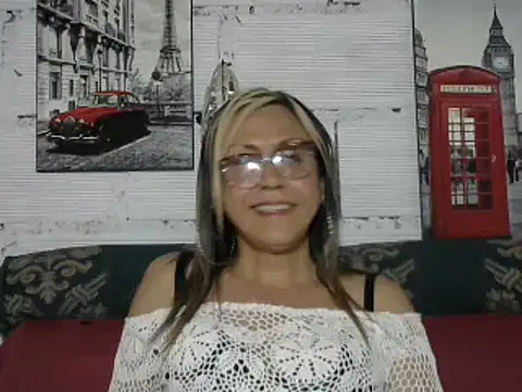 Snapshot of divahot08 chatting on January 13, 2025, 9:42 pm divahot08 online show from January 13, 2025, 9:42 pm