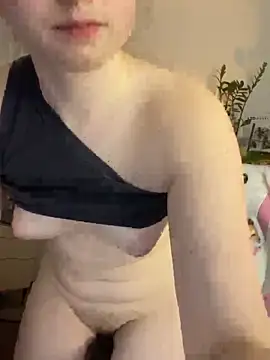 Snapshot of sweetest_pie chatting on February 24, 2026, 9:13 pm sweetest pie online show from February 24, 2026, 9:13 pm