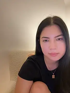 Snapshot of clairewntr chatting on December 11, 2024, 4:42 pm clairewntr online show from December 11, 2024, 4:42 pm