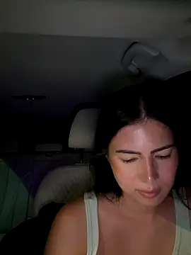 Snapshot of clairewntr chatting on October 17, 2025, 8:33 pm clairewntr online show from October 17, 2025, 8:33 pm