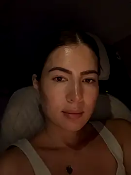 Snapshot of clairewntr chatting on November 3, 2025, 11:04 pm clairewntr online show from November 3, 2025, 11:04 pm