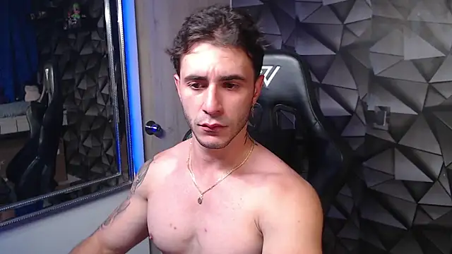 Snapshot of Latino_stud4u chatting on March 2, 2025, 1:04 am Latino stud4u online show from March 2, 2025, 1:04 am
