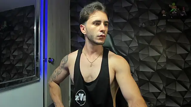 Snapshot of Latino_stud4u chatting on March 14, 2025, 12:32 am Latino stud4u online show from March 14, 2025, 12:32 am