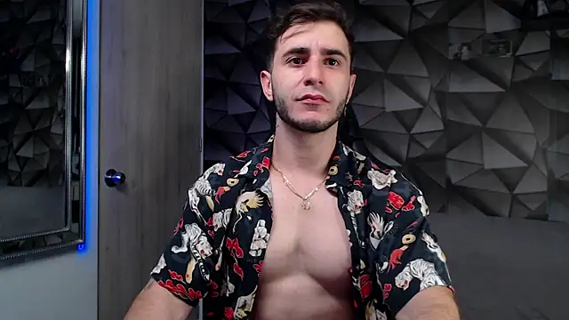 Snapshot of Latino_stud4u chatting on September 23, 2025, 12:02 am Latino stud4u online show from September 23, 2025, 12:02 am