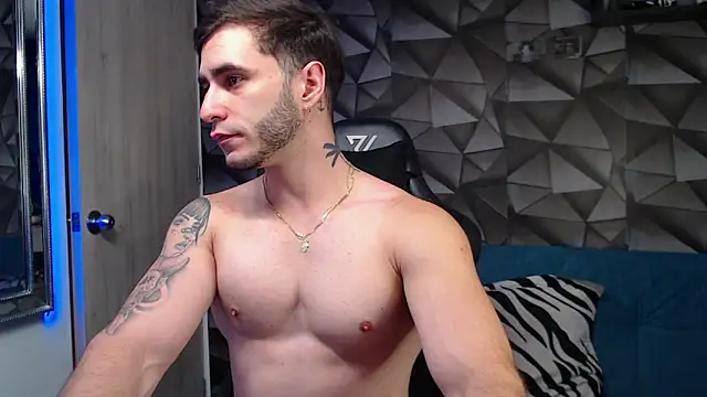 Snapshot of Latino_stud4u chatting on October 3, 2025, 11:24 pm Latino stud4u online show from October 3, 2025, 11:24 pm
