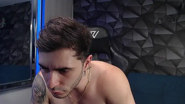 Snapshot of Latino_stud4u chatting on October 6, 2025, 11:02 pm Latino stud4u online show from October 6, 2025, 11:02 pm