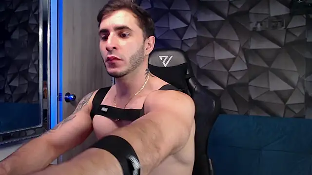 Snapshot of Latino_stud4u chatting on October 11, 2025, 1:27 am Latino stud4u online show from October 11, 2025, 1:27 am