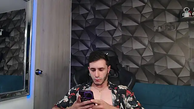 Snapshot of Latino_stud4u chatting on November 3, 2025, 1:40 am Latino stud4u online show from November 3, 2025, 1:40 am