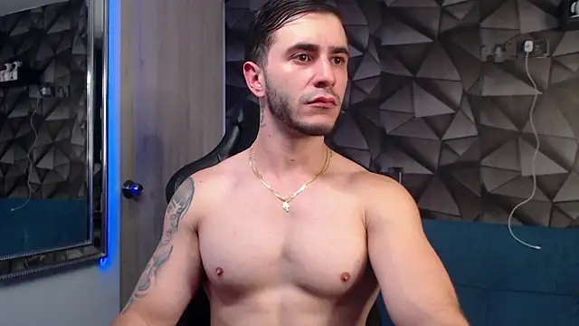 Snapshot of Latino_stud4u chatting on November 4, 2025, 12:54 am Latino stud4u online show from November 4, 2025, 12:54 am