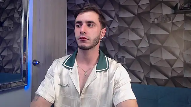 Snapshot of Latino_stud4u chatting on November 21, 2025, 12:43 am Latino stud4u online show from November 21, 2025, 12:43 am