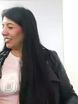 Snapshot of aisha_latina chatting on December 5, 2024, 2:44 pm aisha latina online show from December 5, 2024, 2:44 pm