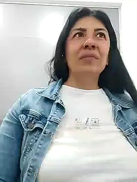 Snapshot of aisha_latina chatting on December 9, 2024, 3:00 pm aisha latina online show from December 9, 2024, 3:00 pm