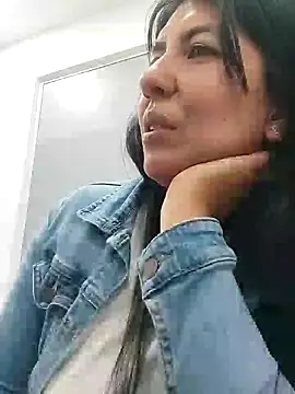 Snapshot of aisha_latina chatting on December 9, 2024, 9:05 pm aisha latina online show from December 9, 2024, 9:05 pm