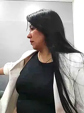 Snapshot of aisha_latina chatting on December 11, 2024, 2:54 pm aisha latina online show from December 11, 2024, 2:54 pm