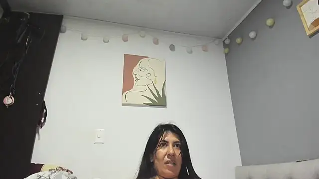 Snapshot of aisha_latina chatting on December 16, 2024, 2:47 am aisha latina online show from December 16, 2024, 2:47 am