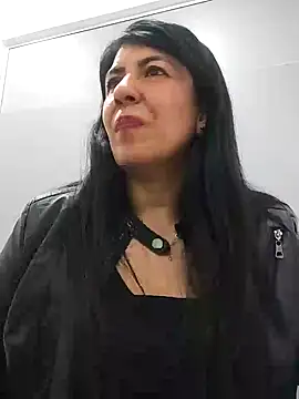 Snapshot of aisha_latina chatting on February 4, 2025, 5:34 pm aisha latina online show from February 4, 2025, 5:34 pm