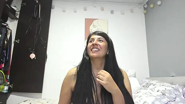 Snapshot of aisha_latina chatting on February 4, 2025, 11:38 pm aisha latina online show from February 4, 2025, 11:38 pm