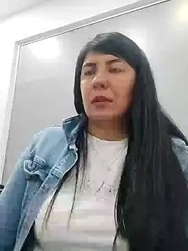 Snapshot of aisha_latina chatting on February 6, 2025, 7:18 pm aisha latina online show from February 6, 2025, 7:18 pm