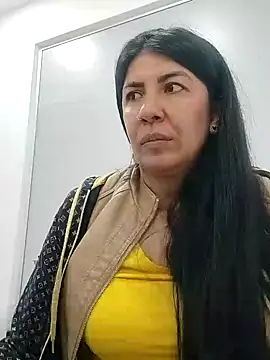 Snapshot of aisha_latina chatting on February 11, 2025, 5:40 pm aisha latina online show from February 11, 2025, 5:40 pm