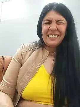 Snapshot of aisha_latina chatting on February 11, 2025, 8:42 pm aisha latina online show from February 11, 2025, 8:42 pm