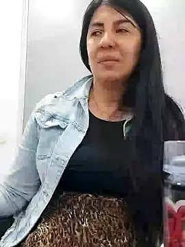 Snapshot of aisha_latina chatting on February 20, 2025, 7:41 pm aisha latina online show from February 20, 2025, 7:41 pm