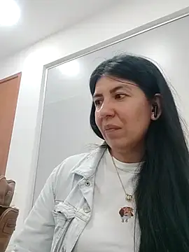 Snapshot of aisha_latina chatting on February 28, 2025, 4:10 pm aisha latina online show from February 28, 2025, 4:10 pm