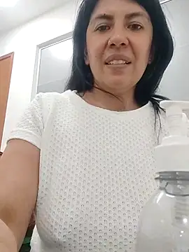 Snapshot of aisha_latina chatting on March 6, 2025, 5:33 pm aisha latina online show from March 6, 2025, 5:33 pm