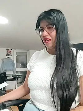 aisha latina online show from March 24, 2026, 3:28 pm