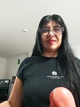 aisha latina online show from April 15, 2026, 3:08 pm