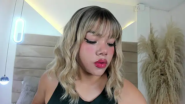 ValerieDiaz  online show from October 21, 2025, 12:17 pm