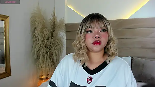 ValerieDiaz  online show from October 22, 2025, 12:16 pm