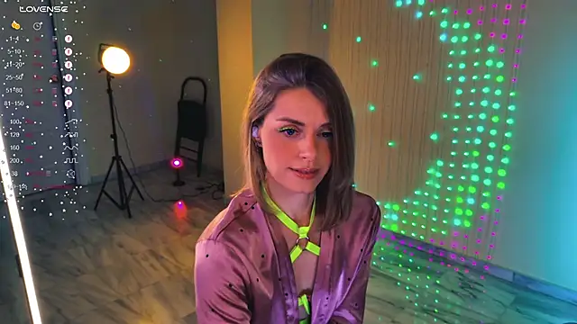 Arielle  03 online show from May 24, 2026, 9:42 pm