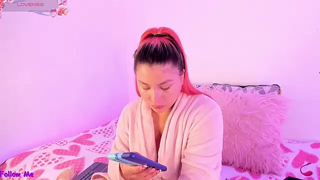 SophieRossi online show from October 4, 2025, 1:42 pm