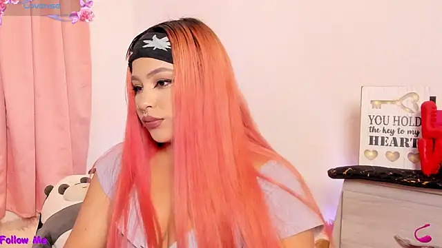 SophieRossi online show from February 13, 2026, 4:08 am