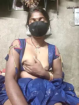 Snapshot of Arti032 chatting on February 19, 2026, 9:33 pm Arti032 online show from February 19, 2026, 9:33 pm