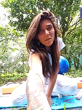 Yuky ta online show from November 23, 2025, 5:02 pm