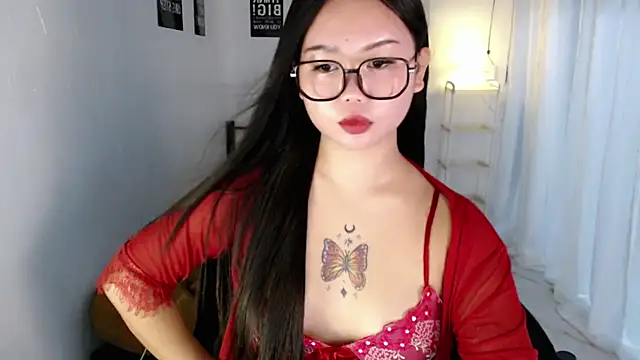 Snapshot of Vivorey_Leighn chatting on July 13, 2026, 4:54 pm Vivorey Leighn online show from July 13, 2026, 4:54 pm