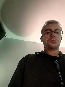 Geilalsboter23 online show from November 4, 2025, 9:14 pm