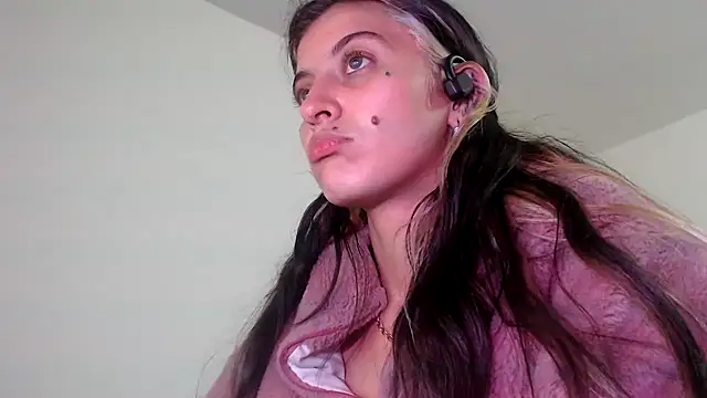 Snapshot of mariecam420 chatting on December 17, 2024, 4:12 am mariecam420 online show from December 17, 2024, 4:12 am