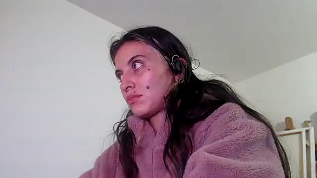 Snapshot of mariecam420 chatting on December 17, 2024, 7:18 am mariecam420 online show from December 17, 2024, 7:18 am