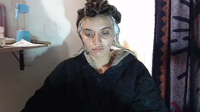 Snapshot of mariecam420 chatting on January 8, 2025, 10:06 pm mariecam420 online show from January 8, 2025, 10:06 pm