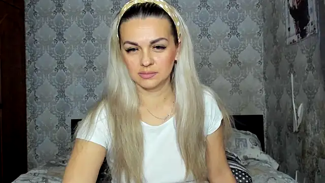 Snapshot of NicoletMoore chatting on December 19, 2024, 8:44 pm NicoletMoore online show from December 19, 2024, 8:44 pm
