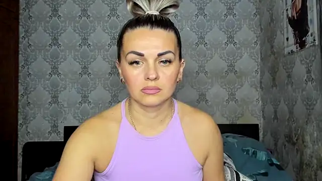 Snapshot of NicoletMoore chatting on December 15, 2025, 8:13 pm NicoletMoore online show from December 15, 2025, 8:13 pm